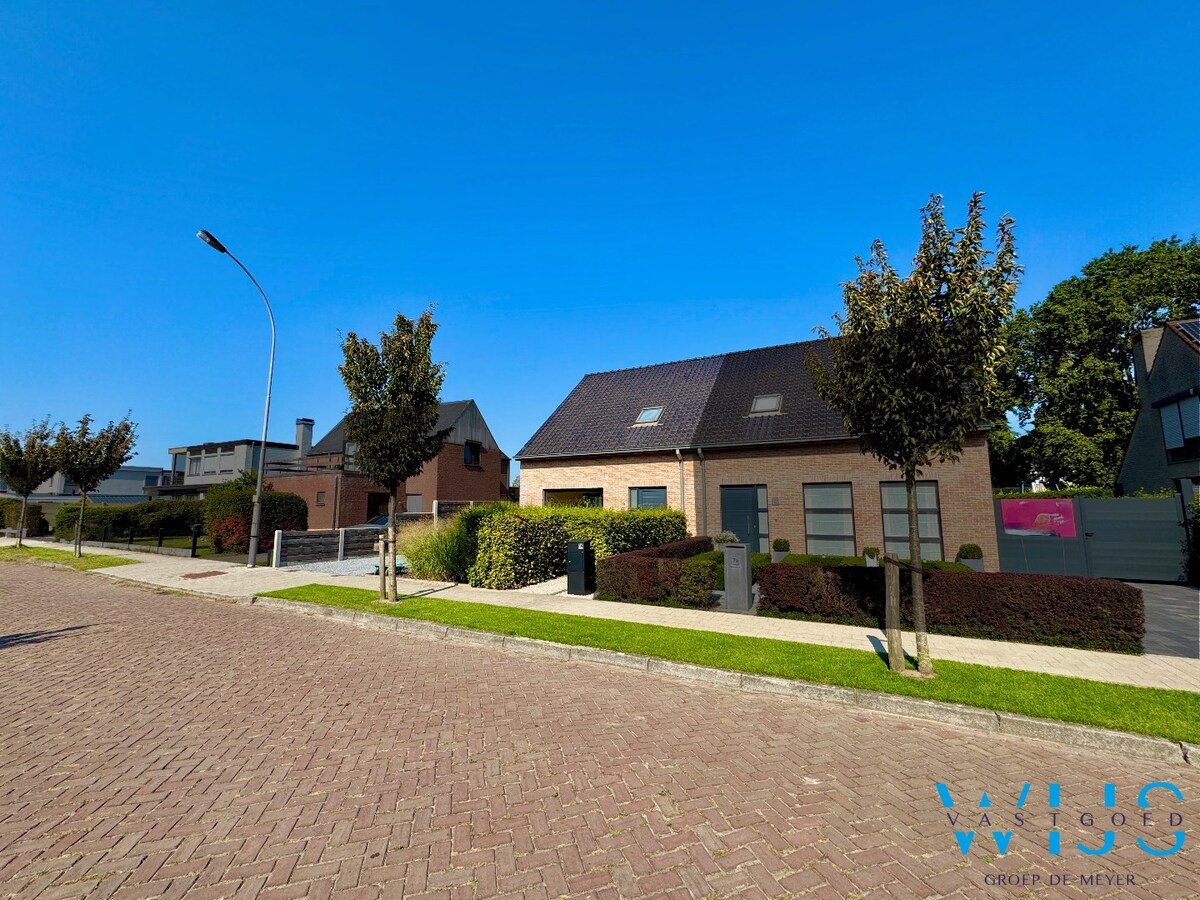 Instapklare woning in rustige wijk nabij het centrum van Eeklo 