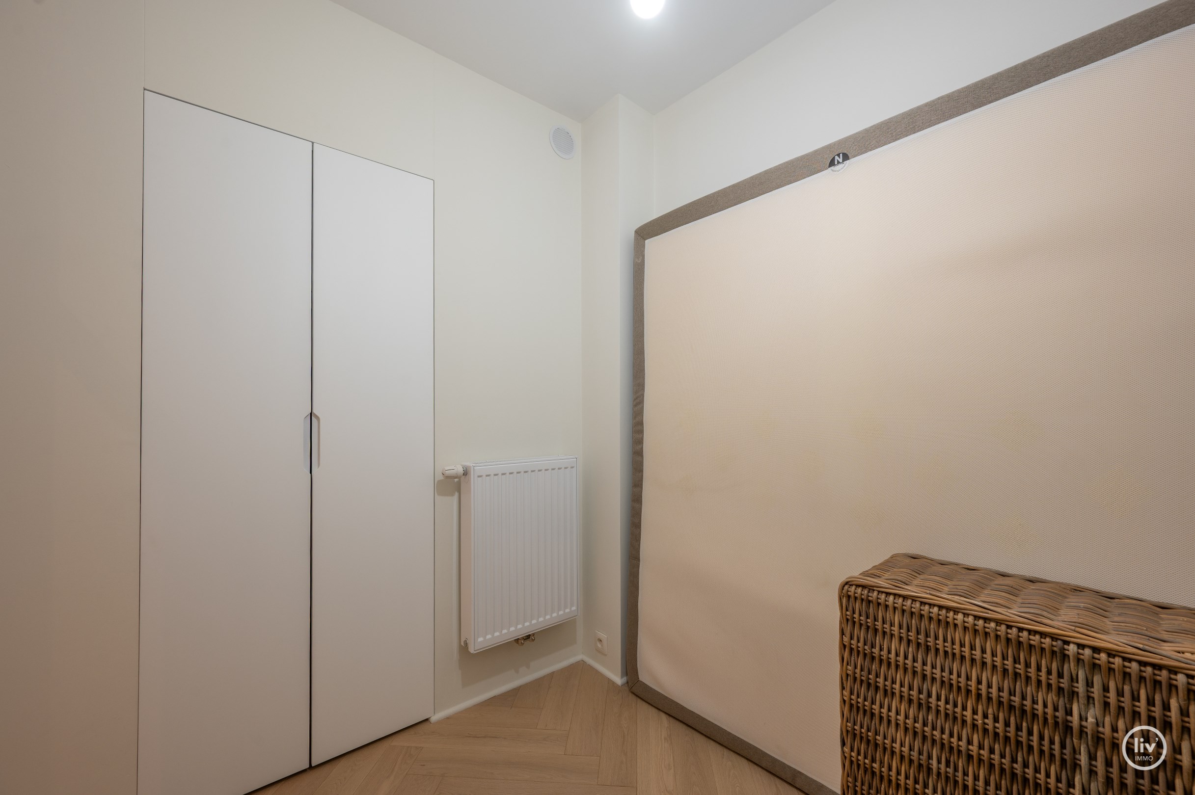 Gerenoveerd, lichtrijk appartement met 3 slaapkamers voorzien van alle luxe, gelegen op de Lippenslaan te Knokke. 