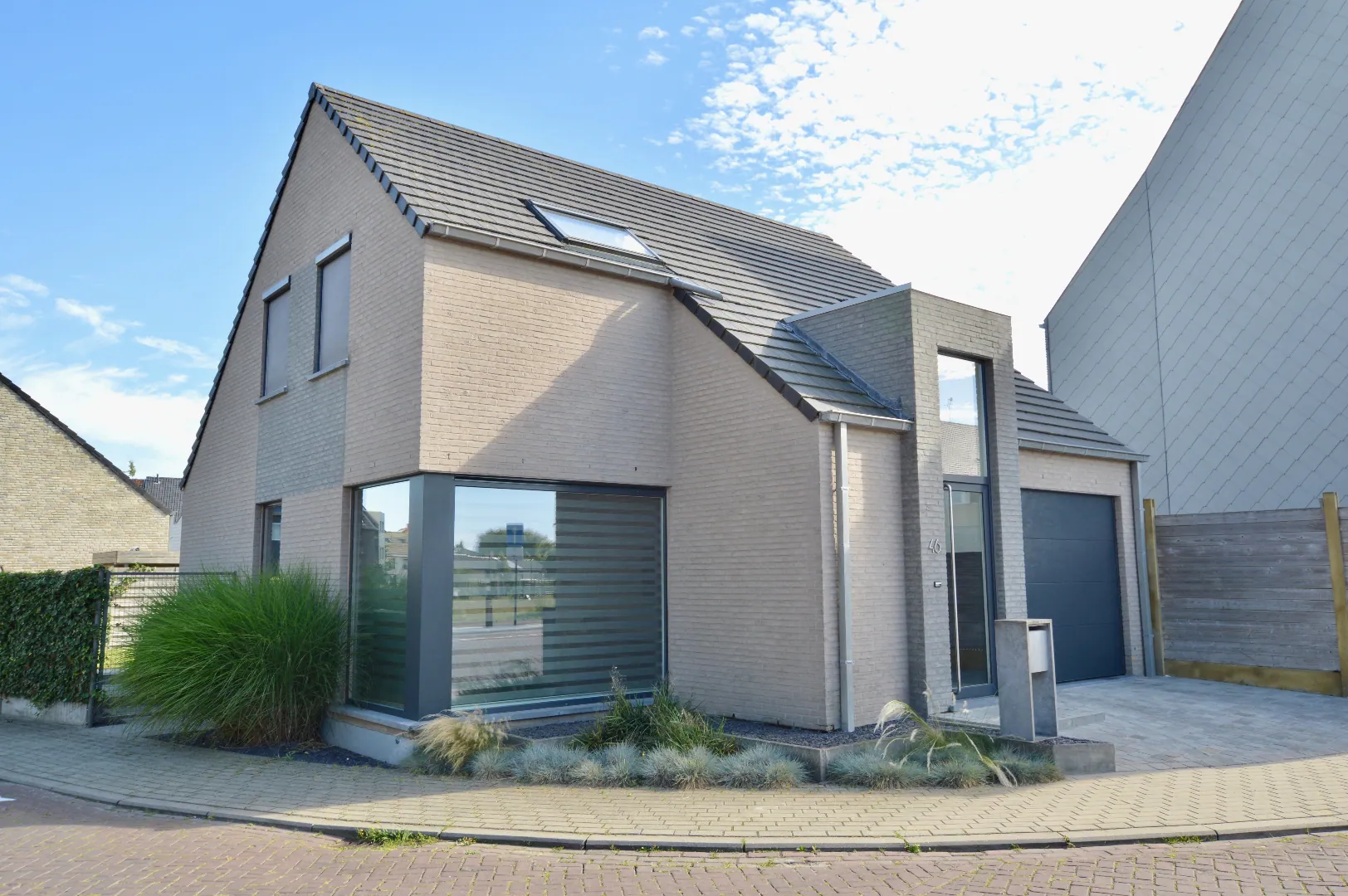 Prachtige recente woning in hartje Aartrijke met garage, tuin en 3 slaapkamers