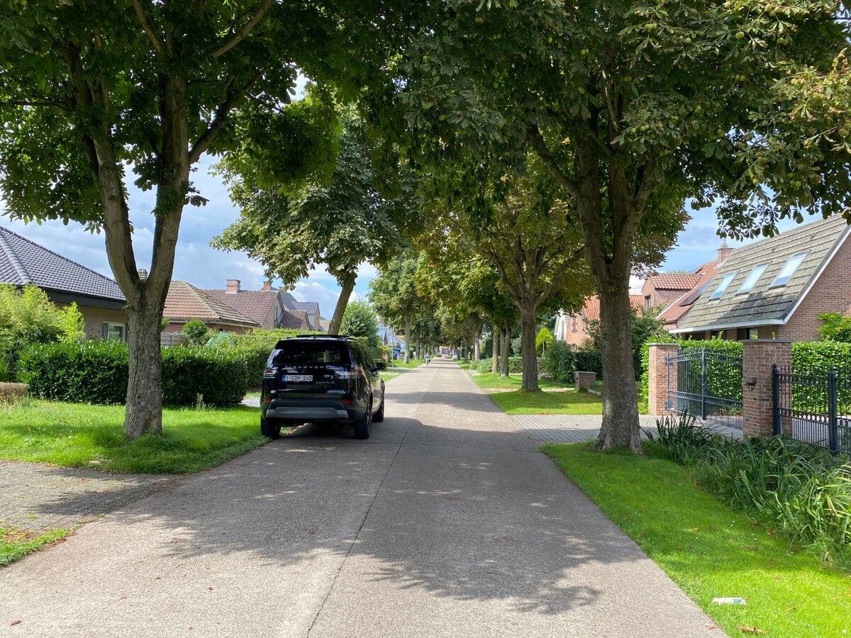 Bouwgrond van 898 m&#178; in Bloemenwijk te Zoersel. 