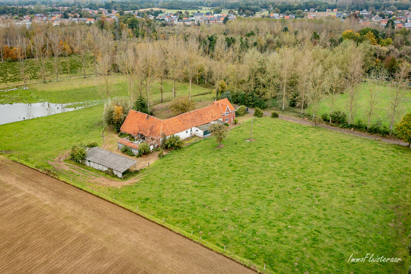 IN OPTIE - Te renoveren hoeve met woning, stallen, schuur en grond op ca. 5,6ha te Rotselaar (Vlaams-Brabant) 