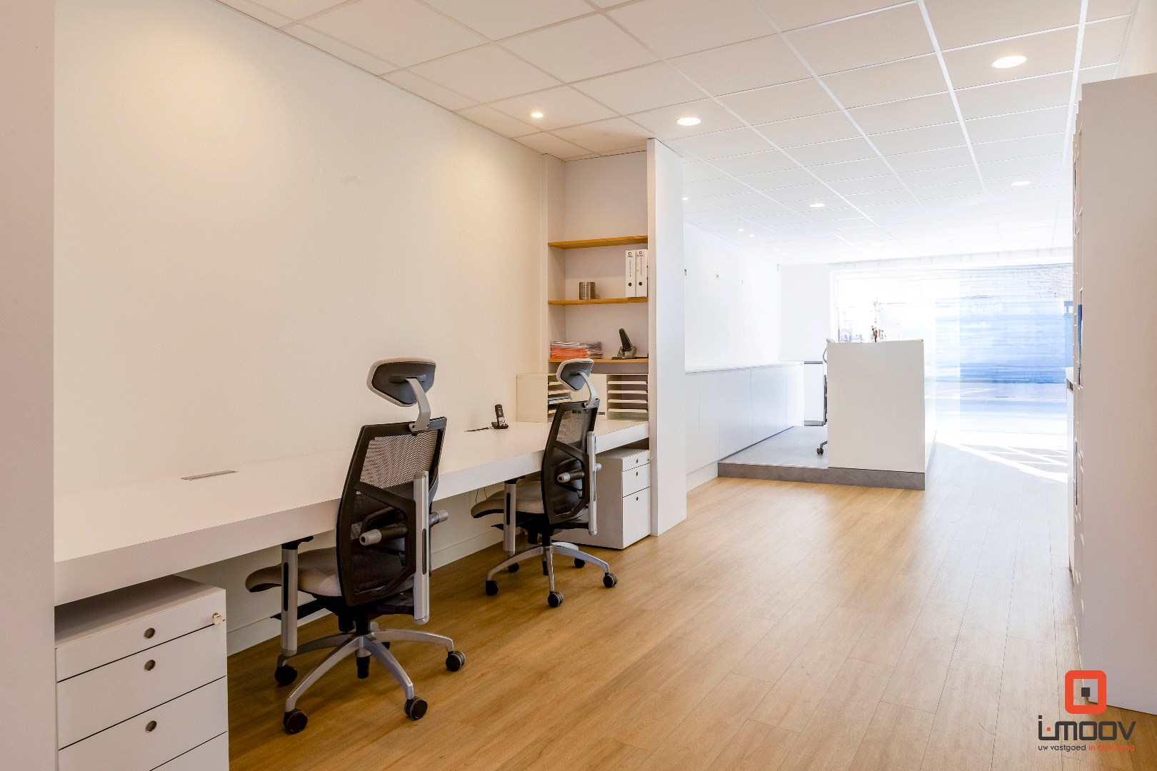 Modern en lichtrijk kantoor op commercieel gunstige locatie 