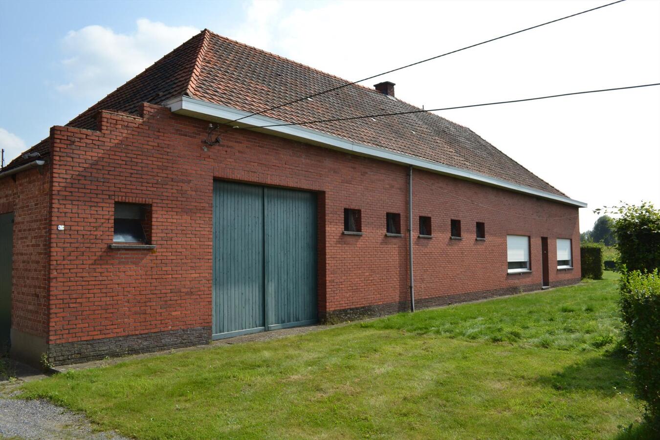 Te renoveren hoeve op een unieke locatie op ca. 1,6Ha te Bornem 