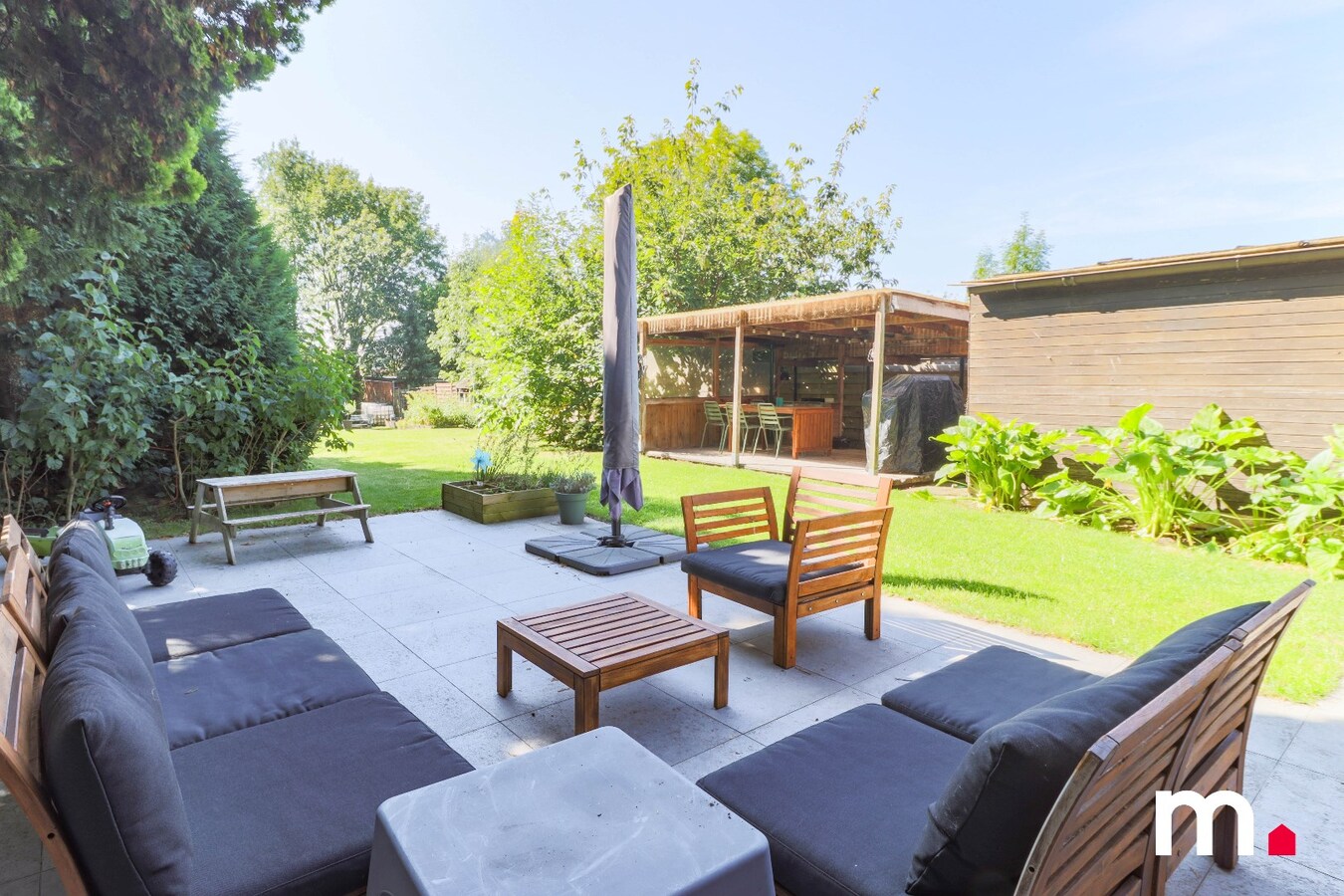 instapklare woning met fantastische tuin en mini bos op meer dan 1000 M2 ! 