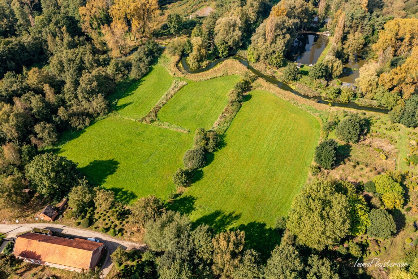 Centraal gelegen hoeve op ca. 2,9 ha te Geel 