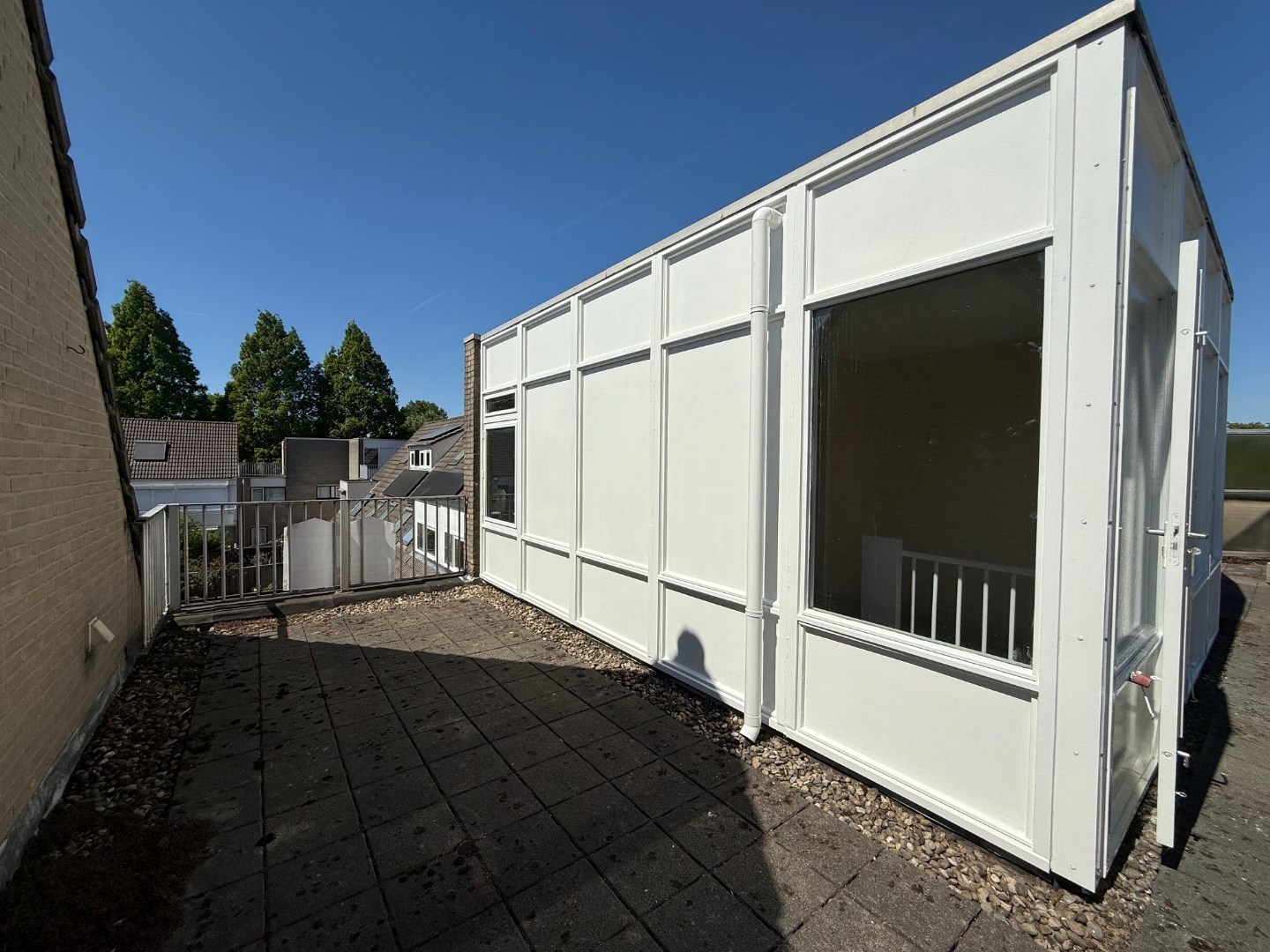 Royale hoek-eengezinswoning met 155 m&#178; wooncomfort en 5 kamers, riante tuin en dakterras. 