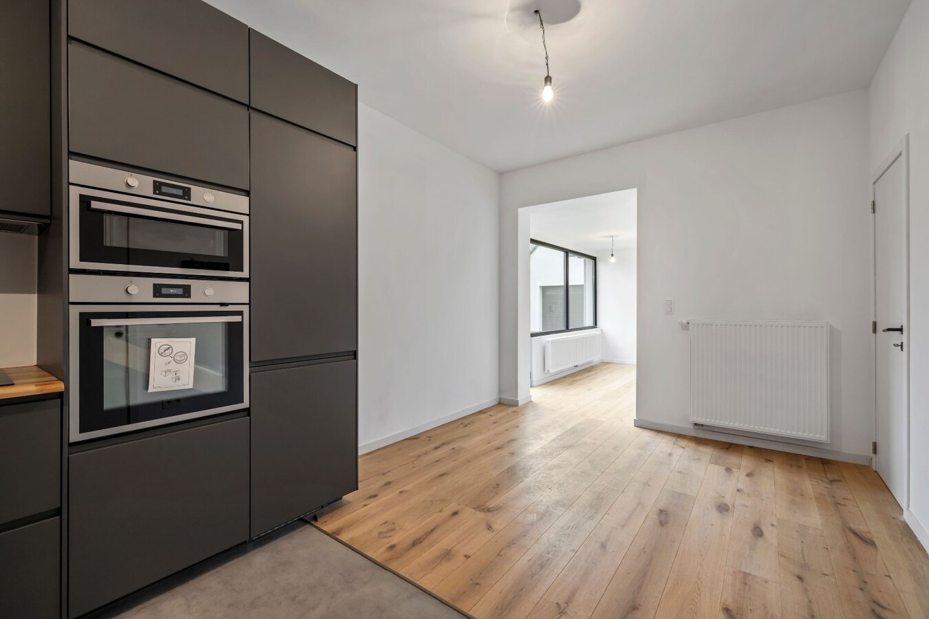 Luxueus gerenoveerde (2025) woning bijgebouw &amp; ruime tuin in Zwijndrecht 