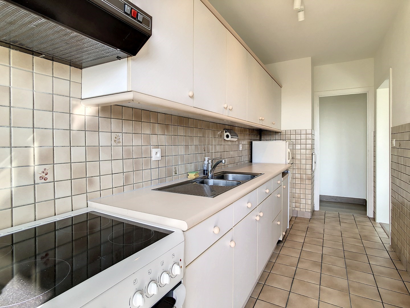 Gerenoveerd appartement met 2 slaapkamers en terras en garagebox - bewoonbare oppervlakte 78 m&#178; 