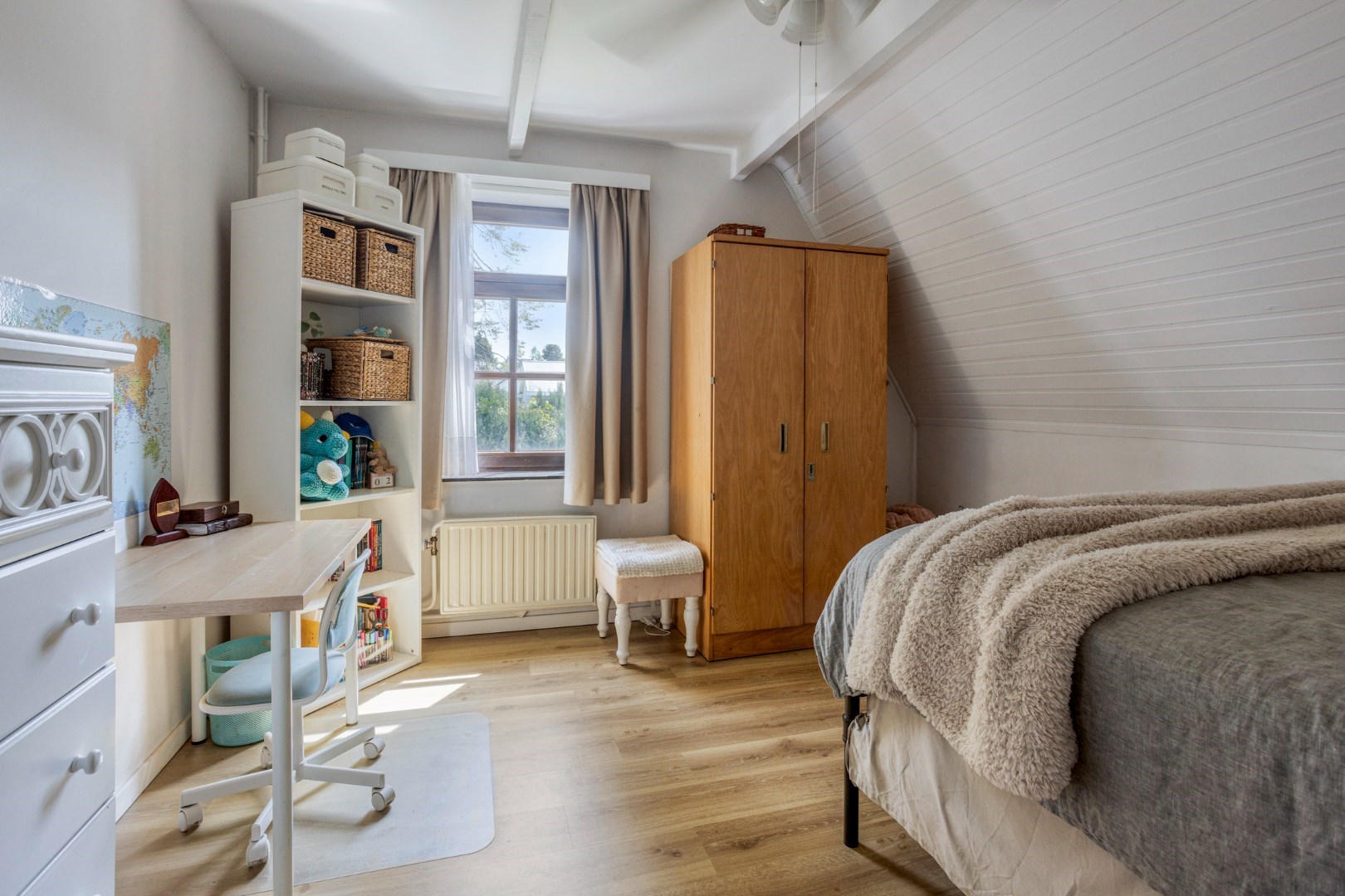 Rustig gelegen open bebouwing met 5 slaapkamers, 3 badkamers, dubbele garage en zonnige tuin in Tervuren – EPC 201 kWh/m&#178; – bewoonbare oppervlakte 339 m&#178; 