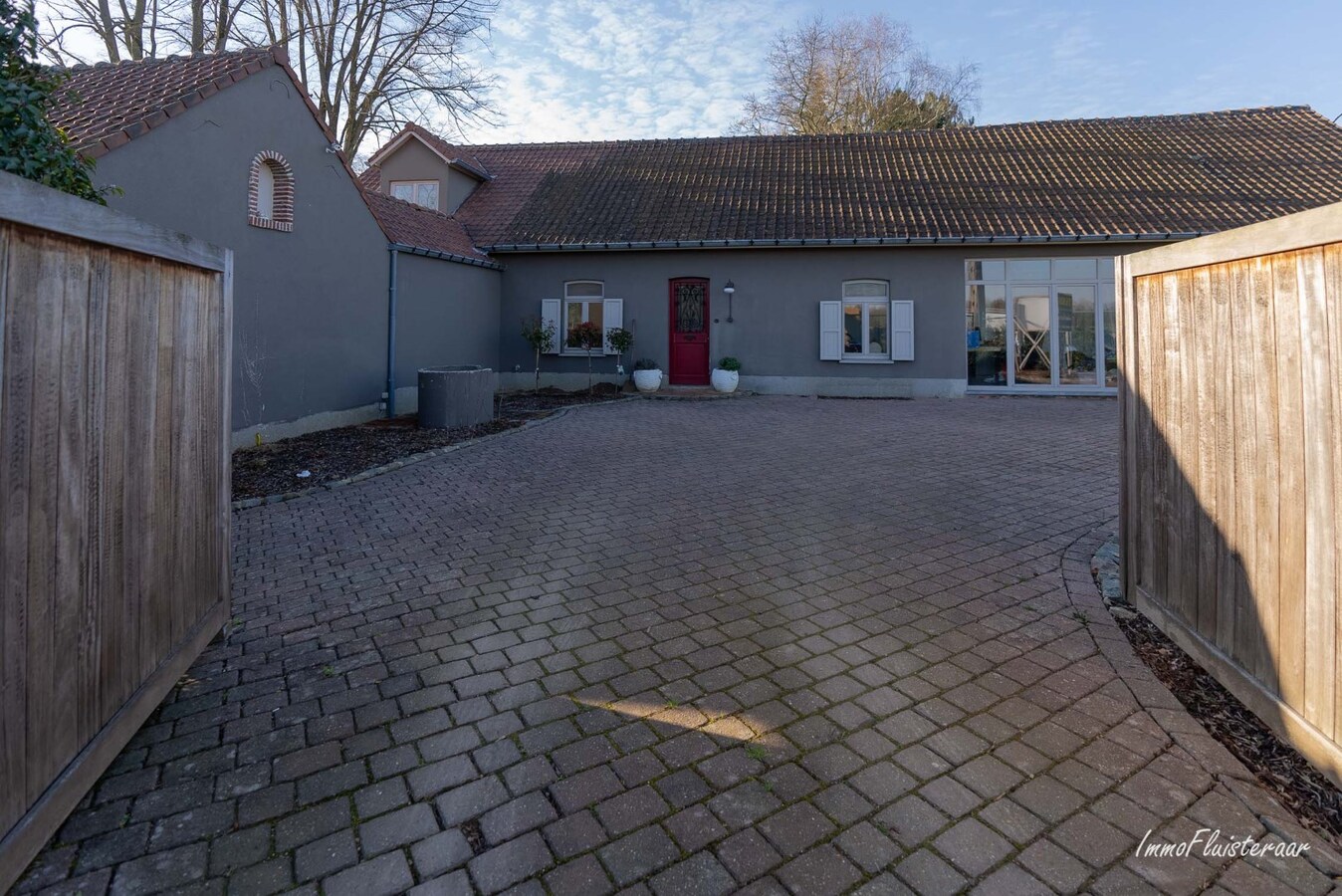 Gerenoveerde hoeve met stallen op ca. 1 hectare te Paal (Beringen) 