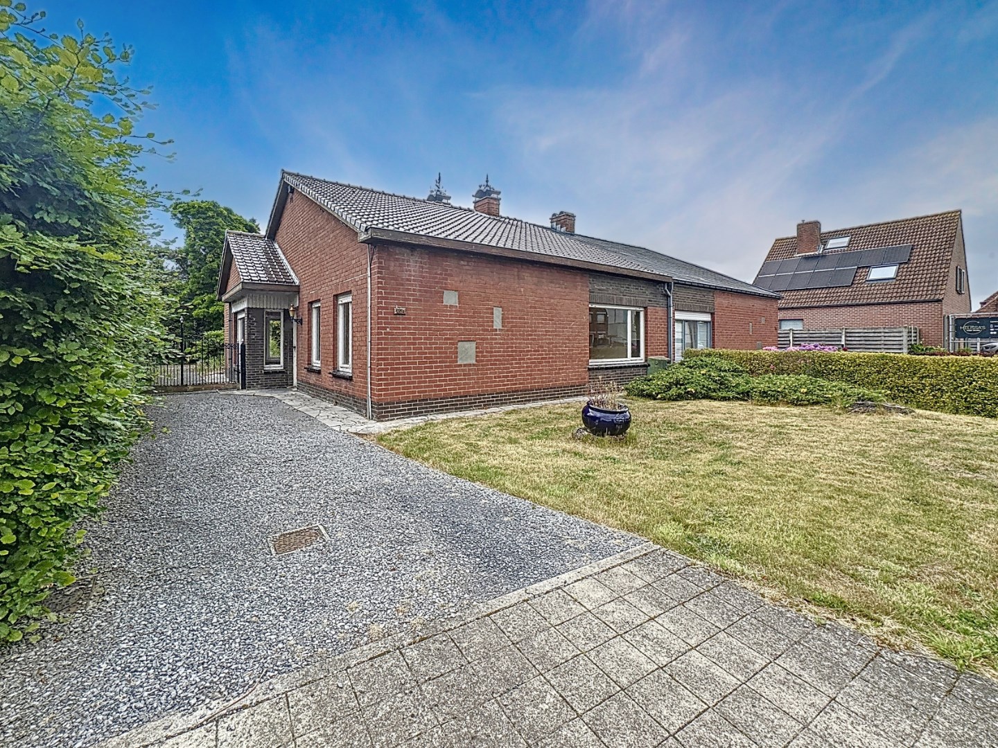 Te renoveren woning op afgesloten perceel van 936m&#178; 
