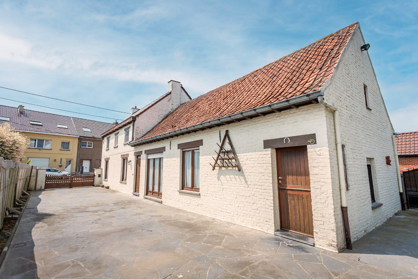 Ruime 4-gevelwoning met 3 slaapkamers, garage en uitbreidingsmogelijkheden (mog. extra slaapkamers,/hobby- of werkruimte) op 9a 39ca 