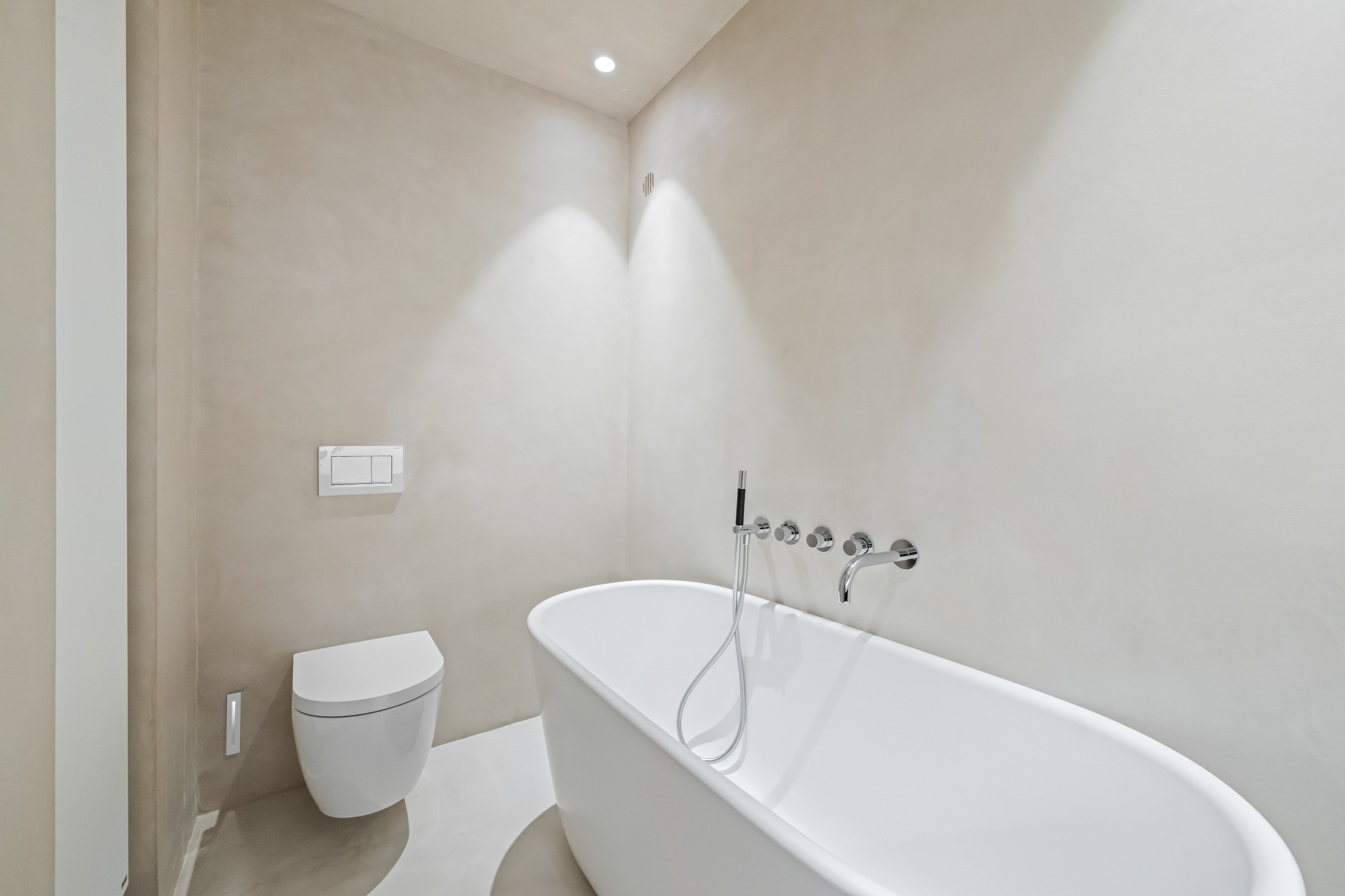 Appartement de trois chambres &#233;l&#233;gamment r&#233;nov&#233; avec vue d&#233;gag&#233;e sur la Kustlaan. 