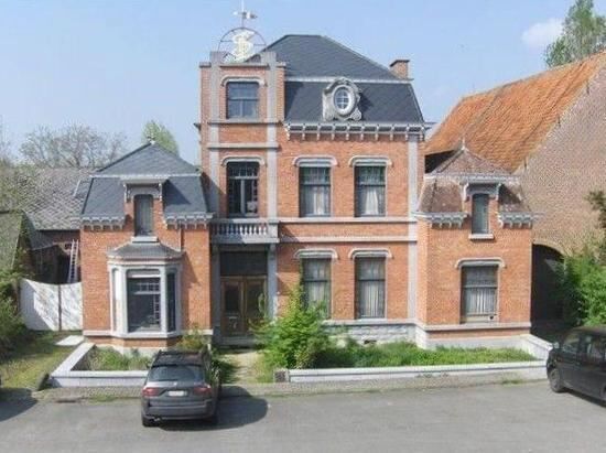 Excl villa sold in Sint-Martens-Lierde