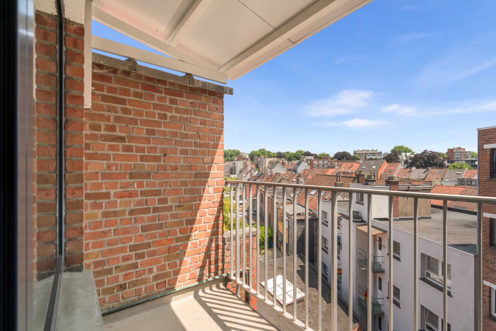 Instapklaar ruim hoek appartement met prachtig open zicht 