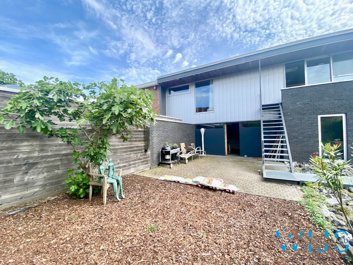 Unieke architectenwoning met leuke tuin te centrum ERTVELDE! 
