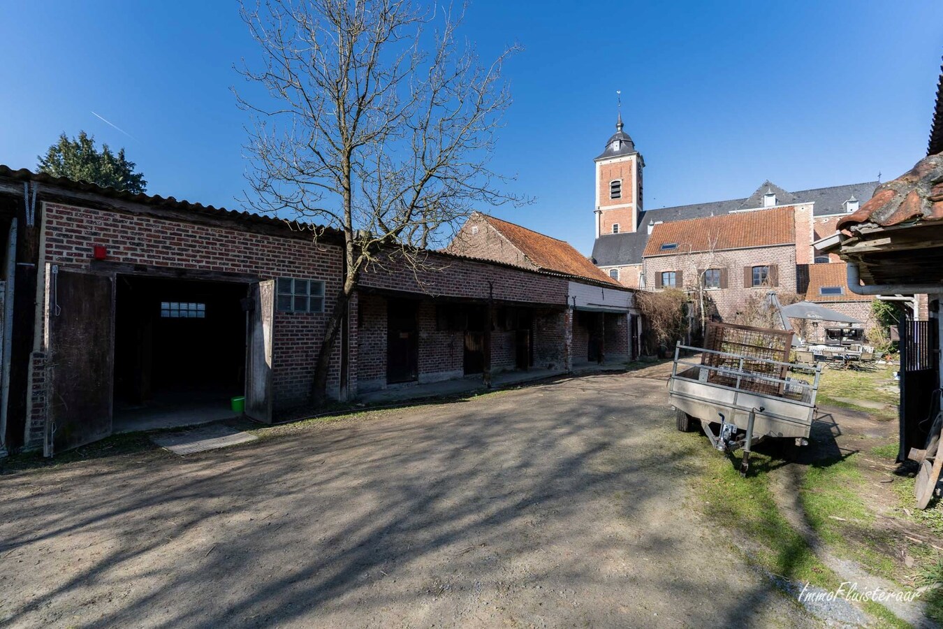 Maison avec man&#232;ge/logement pour chevaux et d&#233;pendances sur environ 1ha &#224; Mollem (Asse; Brabant flamand) 