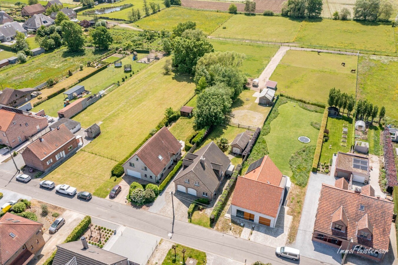 Aantrekkelijke villa met achterliggend weiland op ca. 66a te Zemst (Vlaams-Brabant) 