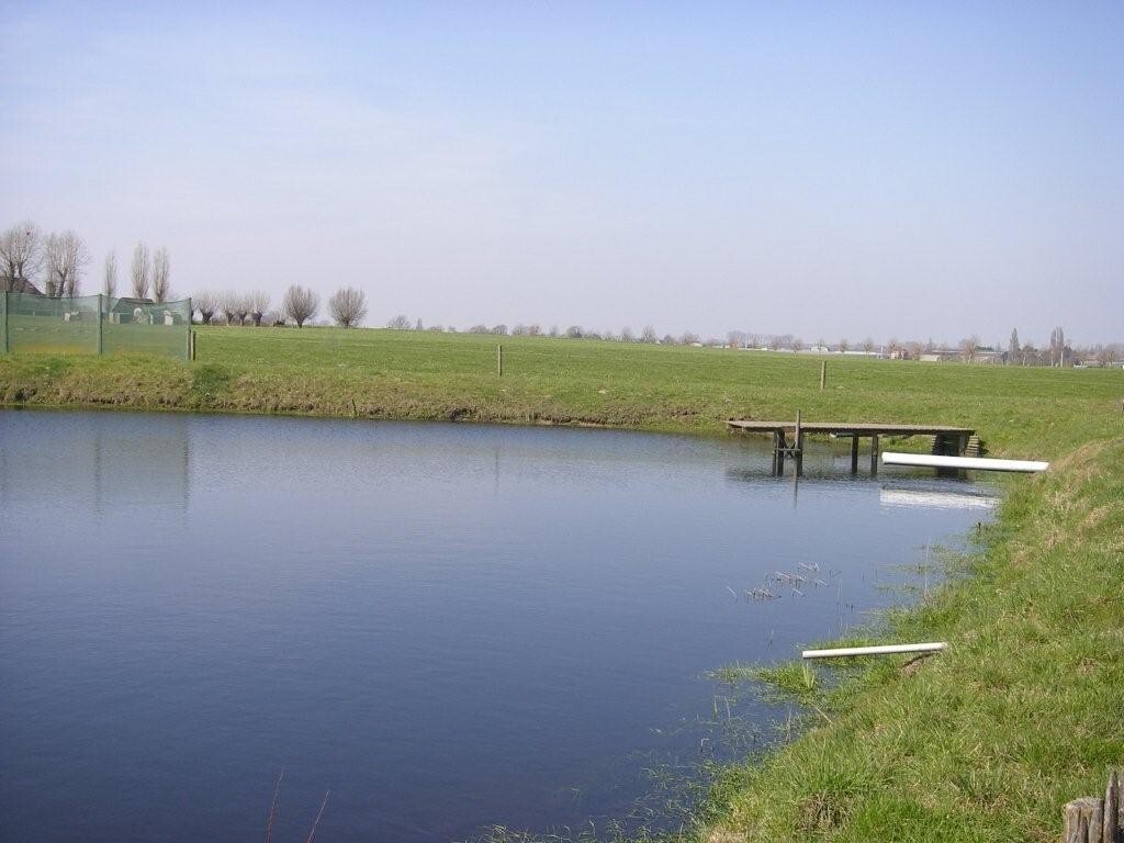 Ruim landhuis met hangaar en magazijn op ca. 2,6 Ha te Kortemark 