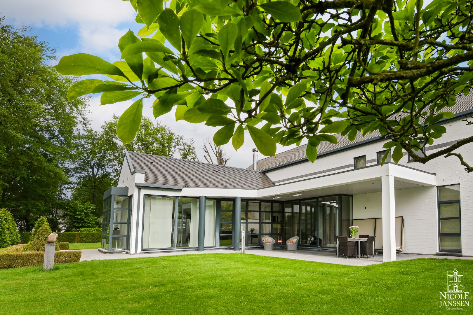 Moderne villa met speelse indeling 