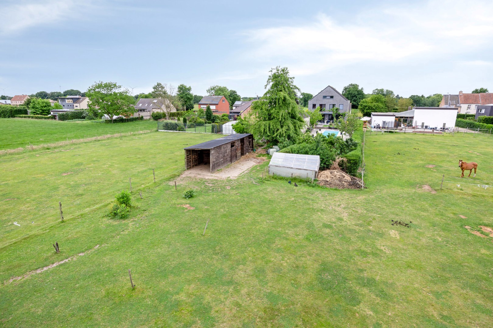 Villa met praktijkruimte op perceel van 1.817m&#178; te Geel 