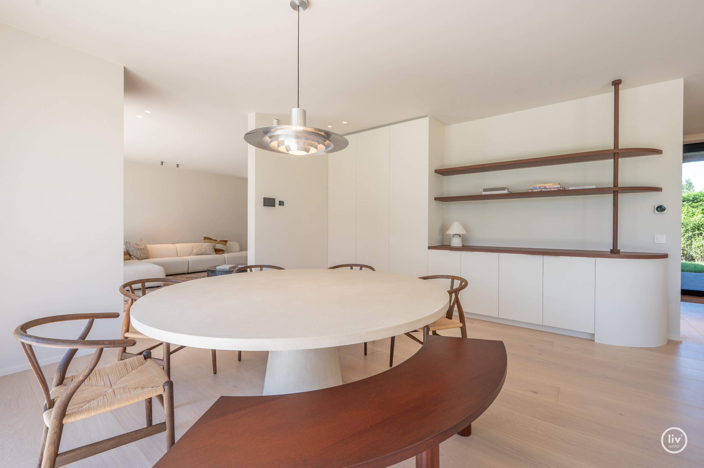 Journ&#233;e portes ouvertes samedi 4/07 de 14h &#224; 16h. Villa neuve exclusive avec piscine et jardin orient&#233; sud sur un grand terrain de 1.071m2. 