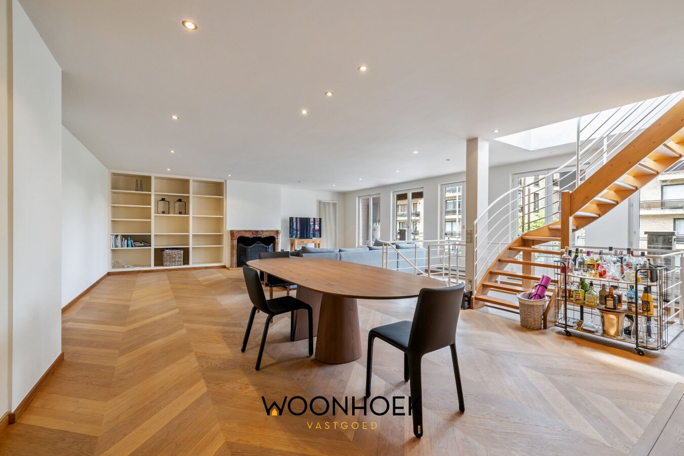 Centraal gelegen woning met handelsruimte te Lokeren 