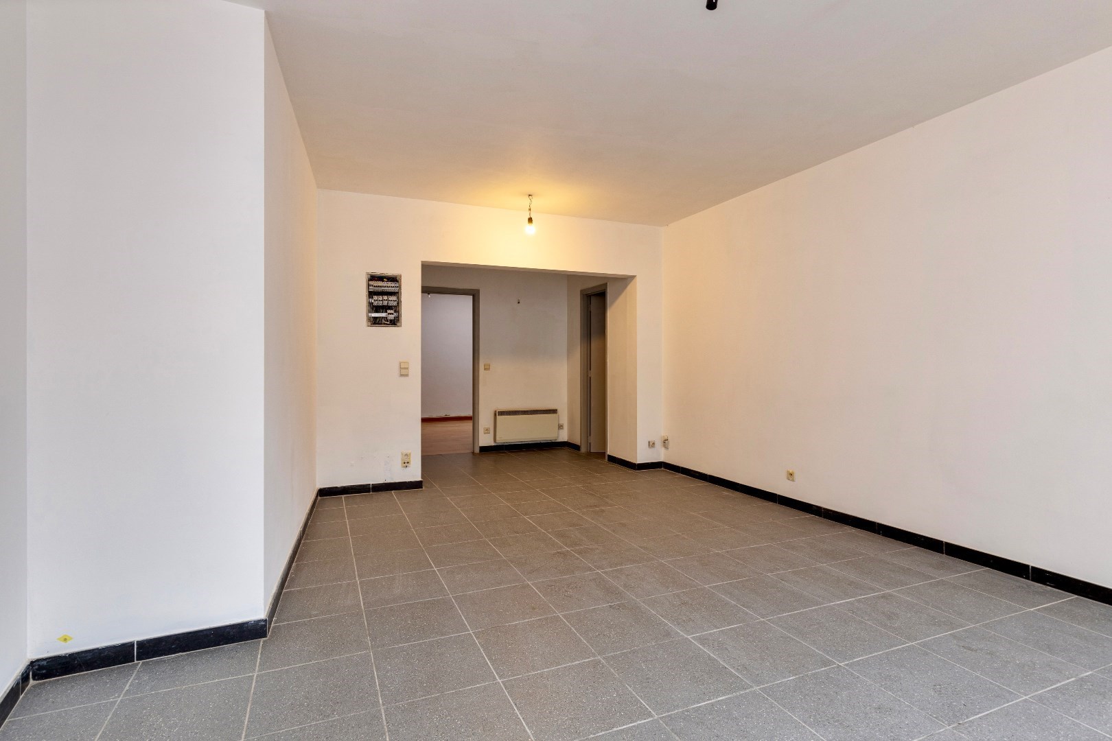 Commerci&#235;le ruimte (+-60m&#178;) te koop in centrum Halle 