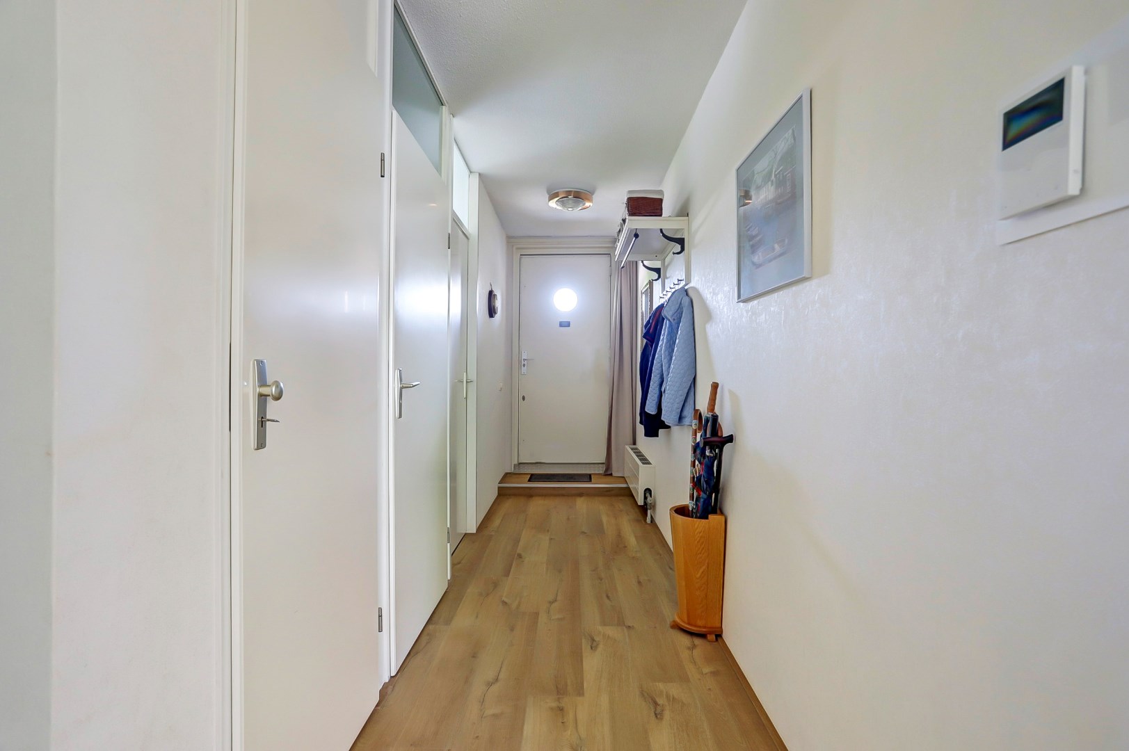 Op een fantastische locatie gelegen 3-kamer woning op de 1e etage met uitzicht op &quot;de Vijver&quot; van Prinsenland. 