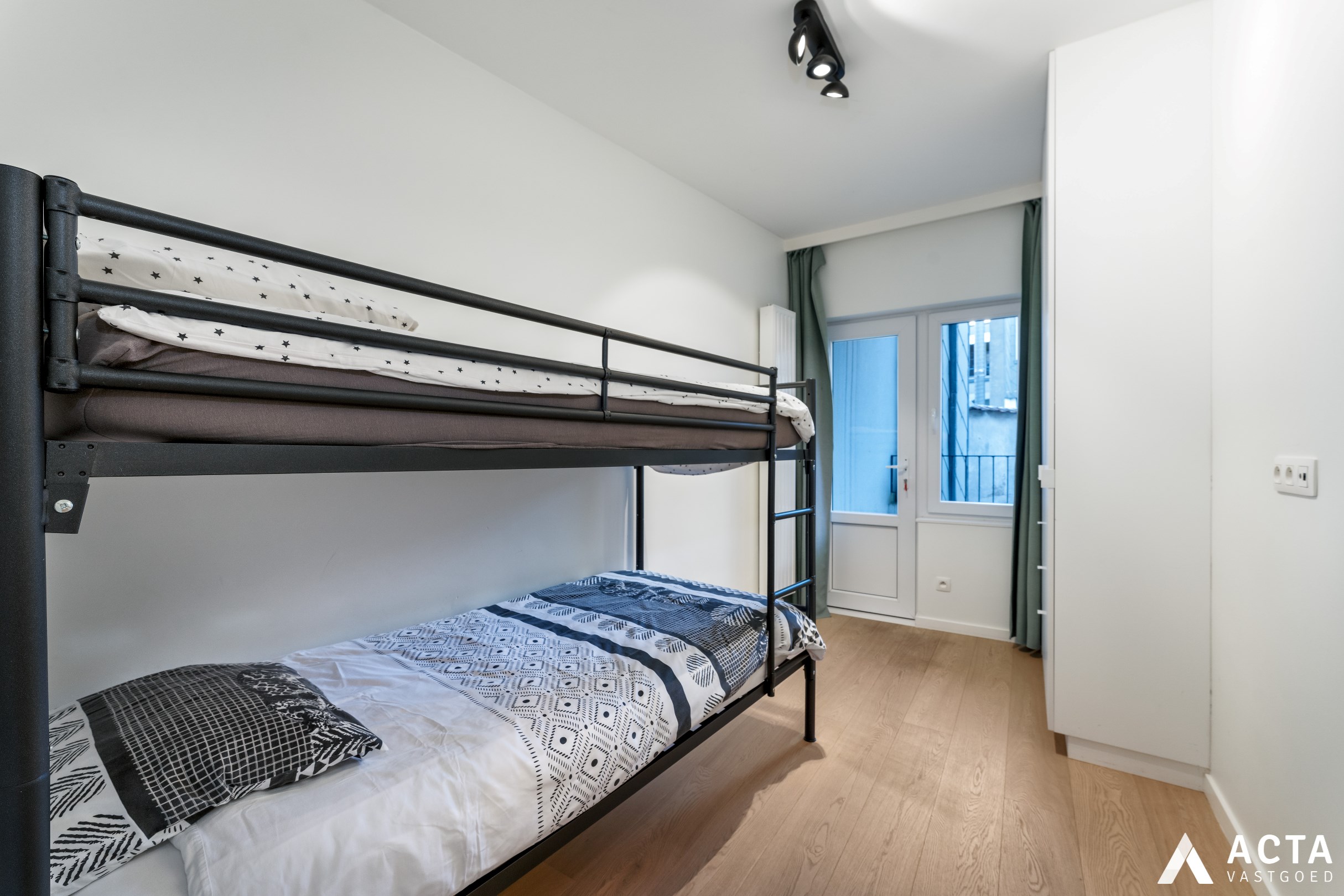 Gerenoveerd appartement met twee slaapkamers aan de Visserskaai van Oostende 