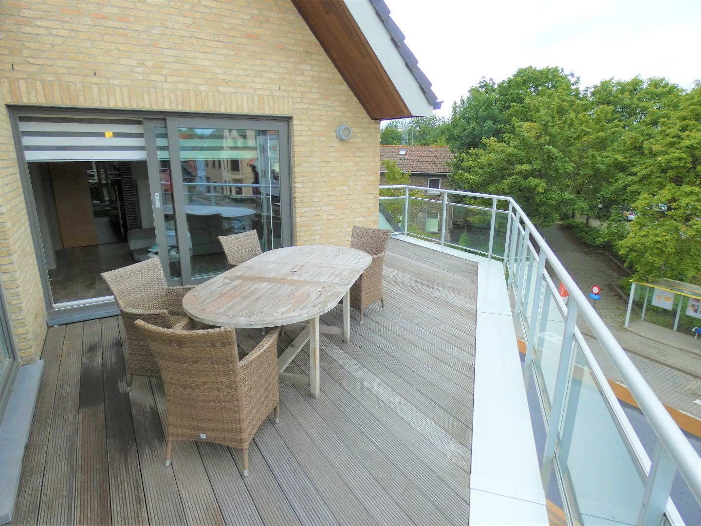 Appartement (104 m&#178;) met 2 slpk, 2 terrassen en garage, Eernegem. 