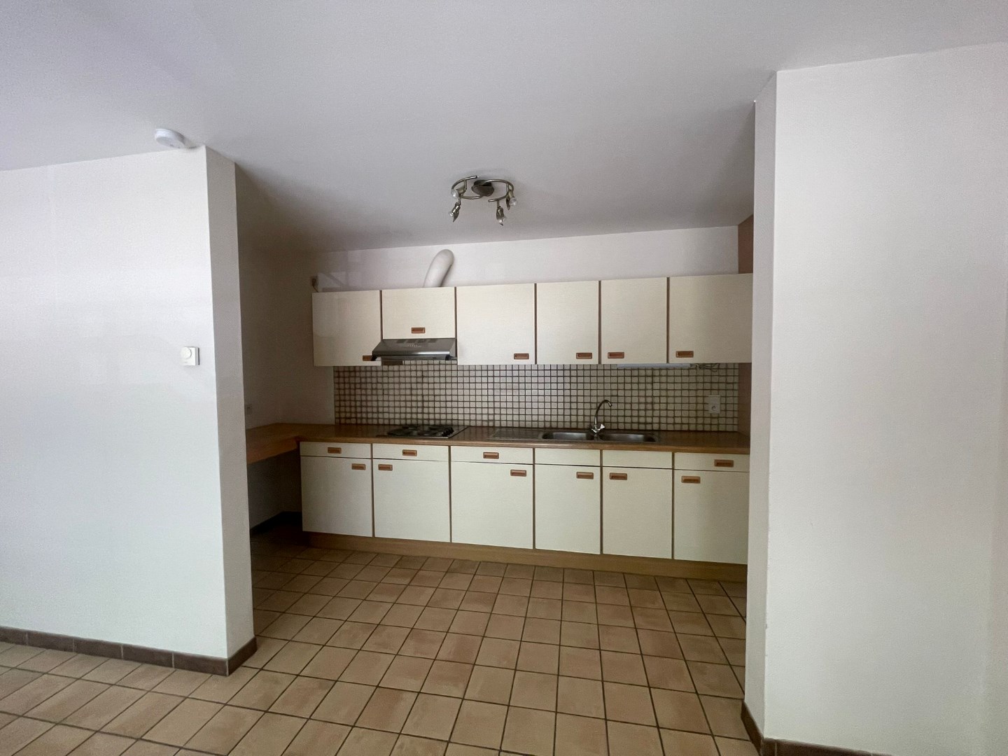 Goed onderhouden, ruim appartement met v&#233;&#233;l lichtinval gelegen te Tessenderlo! 