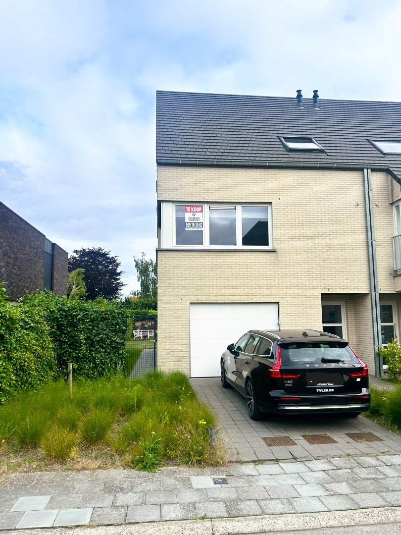 Magnifique maison d&#39;angle avec jardin ensoleill&#233; - grand garage - 3 chambres &#224; coucher 