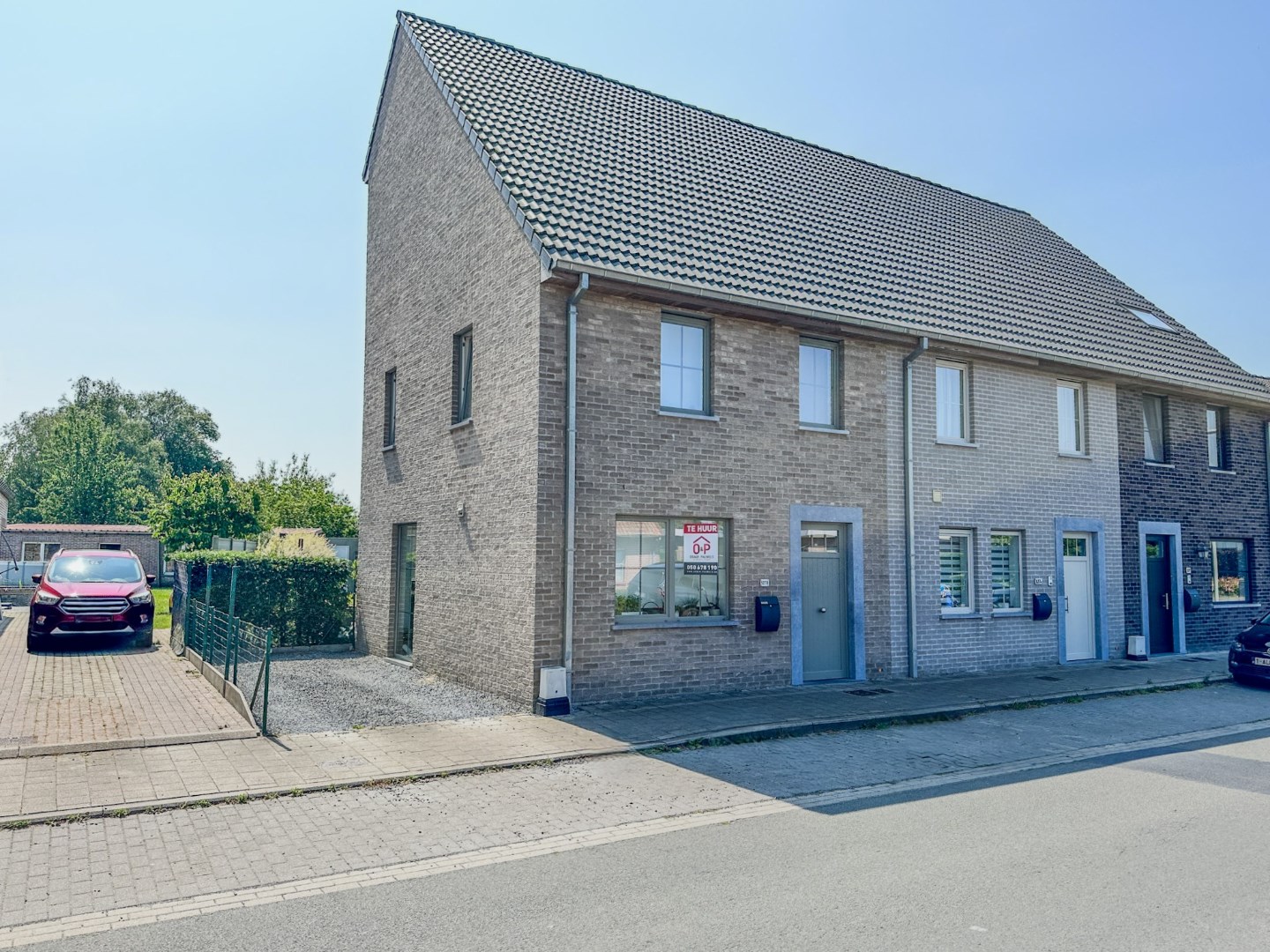 Perfect uitgeruste energiezuinige woning met 4 slpk, tuin en garage, Torhout 