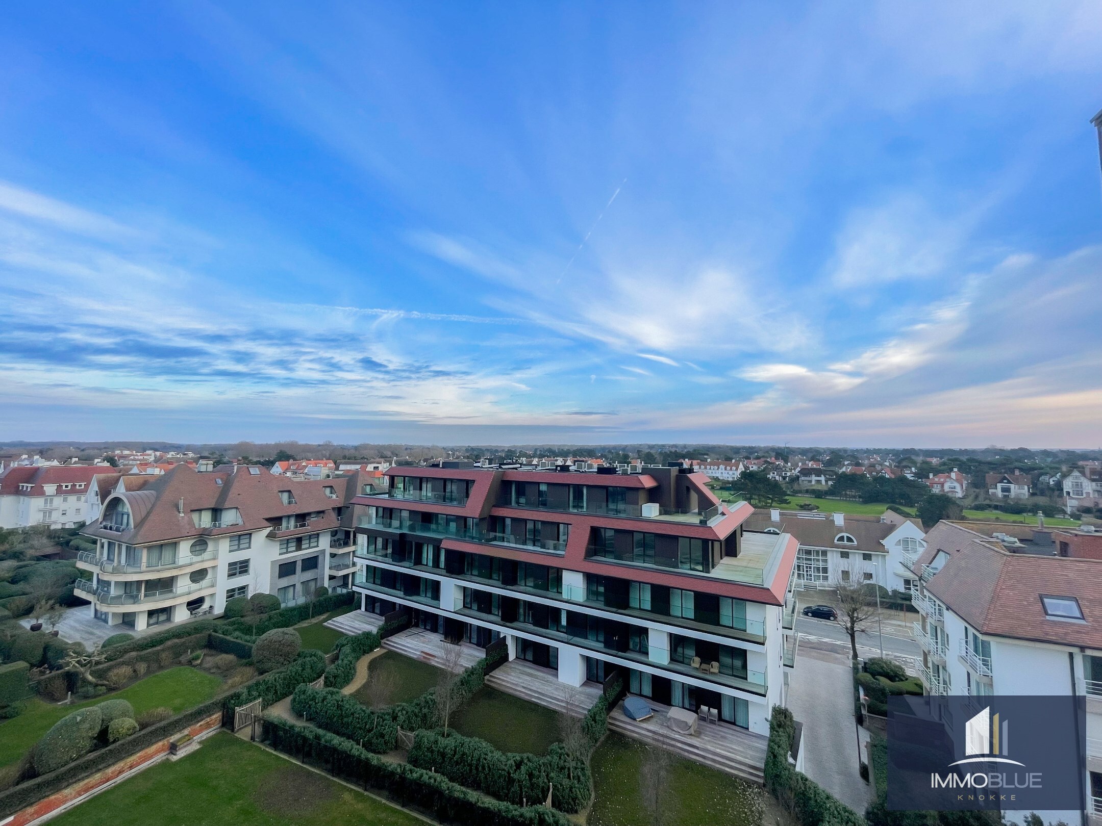 Appartement de luxe enti&#232;rement r&#233;nov&#233; avec une vue panoramique situ&#233; au Zoute. 