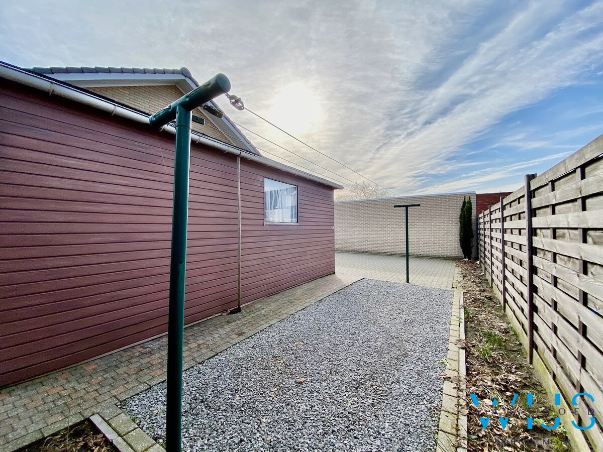 Ruime bungalow op een ideale locatie te Ertvelde ! 