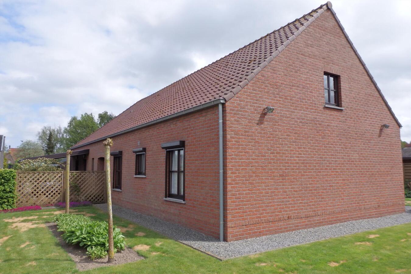 Gezellig instapklare bungalow in het rustige Zomergem! 