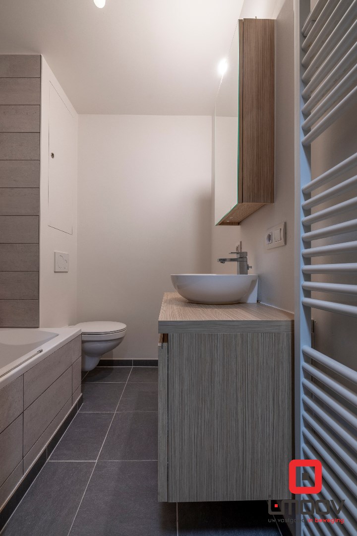 Modern instapklaar huis met terras en 3 slaapkamers  in het hart van Gentbrugge 