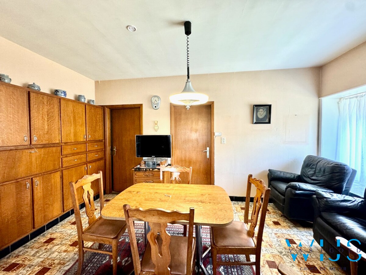 Woonhuis op een perceel van 3.848 m&#178; te Sleidinge ! 
