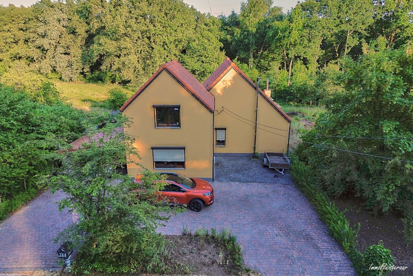 Cozy home in the middle of greenery on a plot of approximately 1.16 hectares. 