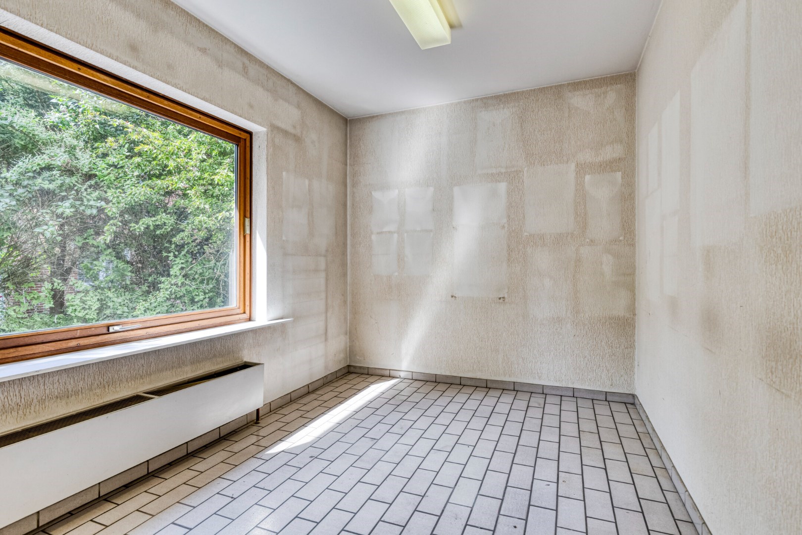 Ruime gezinswoning met 5 slaapkamers, praktijkruimte en dubbele garage in Kessel-Lo – EPC 337 kWh/m&#178; – bewoonbare oppervlakte ca. 301 m&#178; 