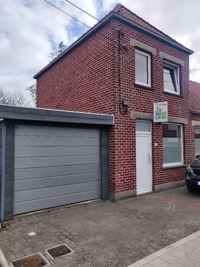 Woning met 2 slaapkamers en garage te Moorslede 