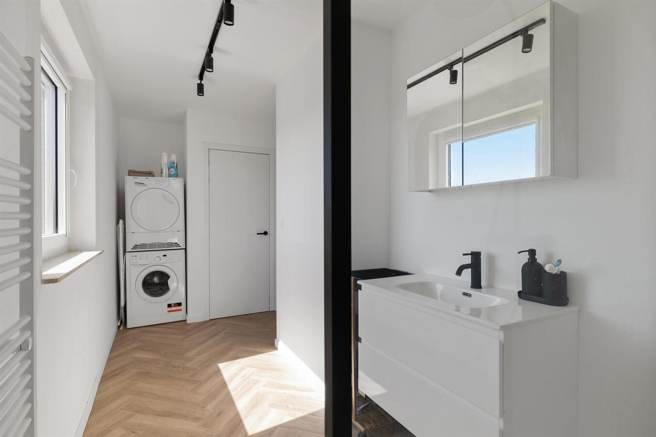 Kwalitatief gerenoveerd appartement met terras van 35m&#178;! 