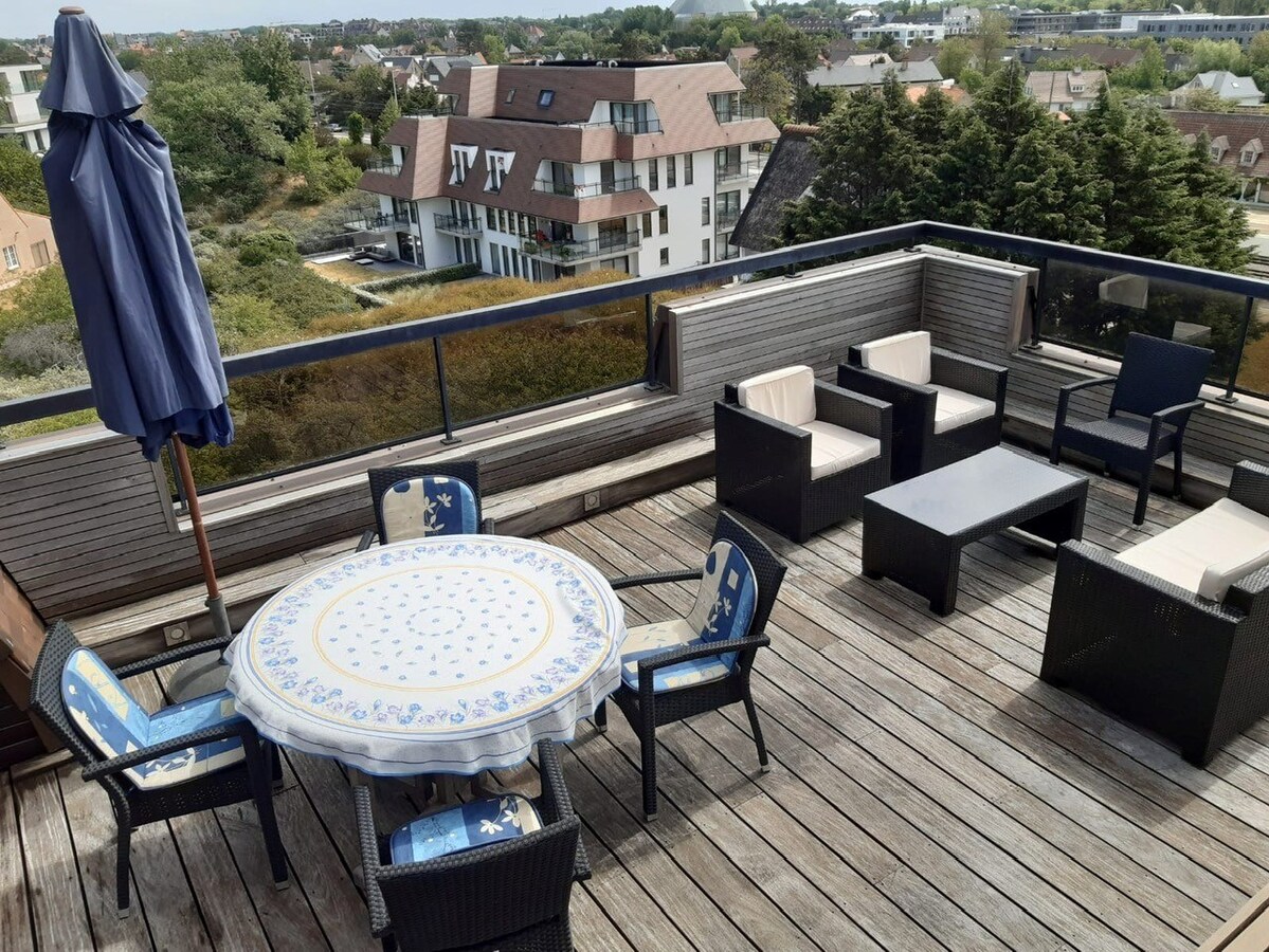 Penthouse met zuidgericht terras vlakbij het strand 