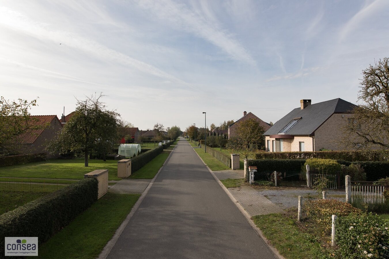 TE KOOP: SUBLIEM GELEGEN HOEVE OP EEN BUITENGEWONE OPPERVLAKTE. 