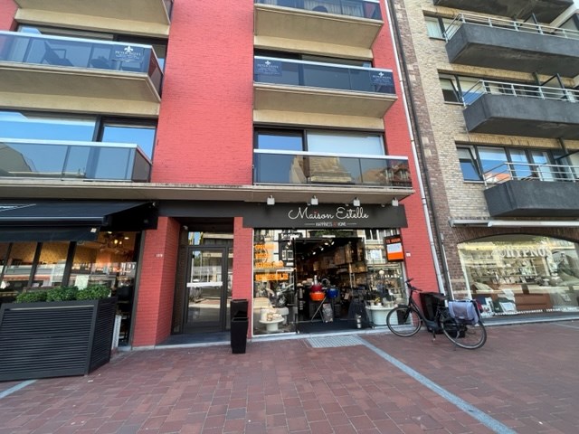 Centraal gelegen winkel te Lippenslaan 121 beschikbaar wegens verhuis naar een ander handelspand (etalage van 6,8m) 
