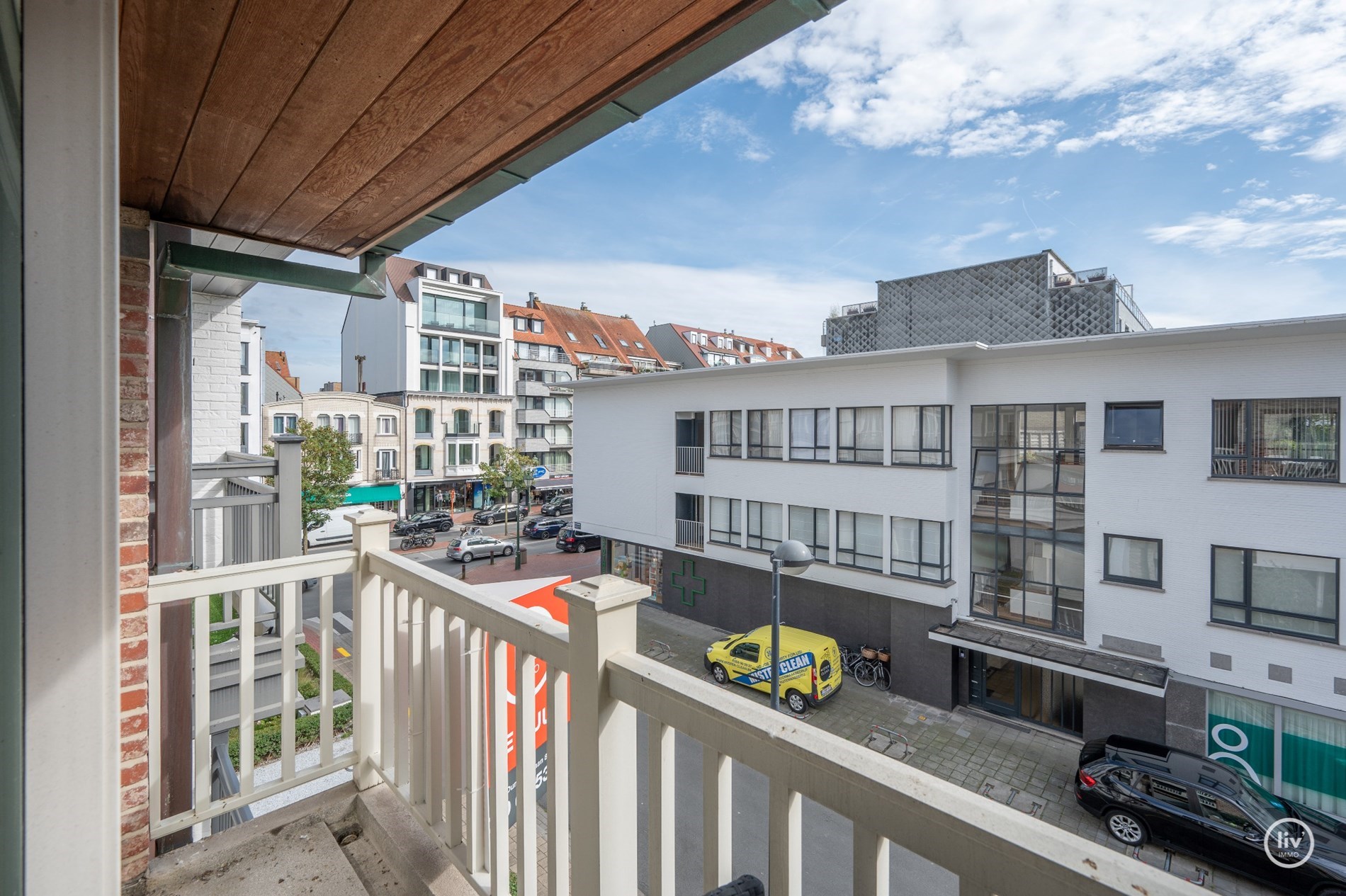 Aangenaam en ruim (woon) appartement in een rustige zijstraat van de Lippenslaan (met mogelijkheid tot aankoop van een inpandige garagebox.) 