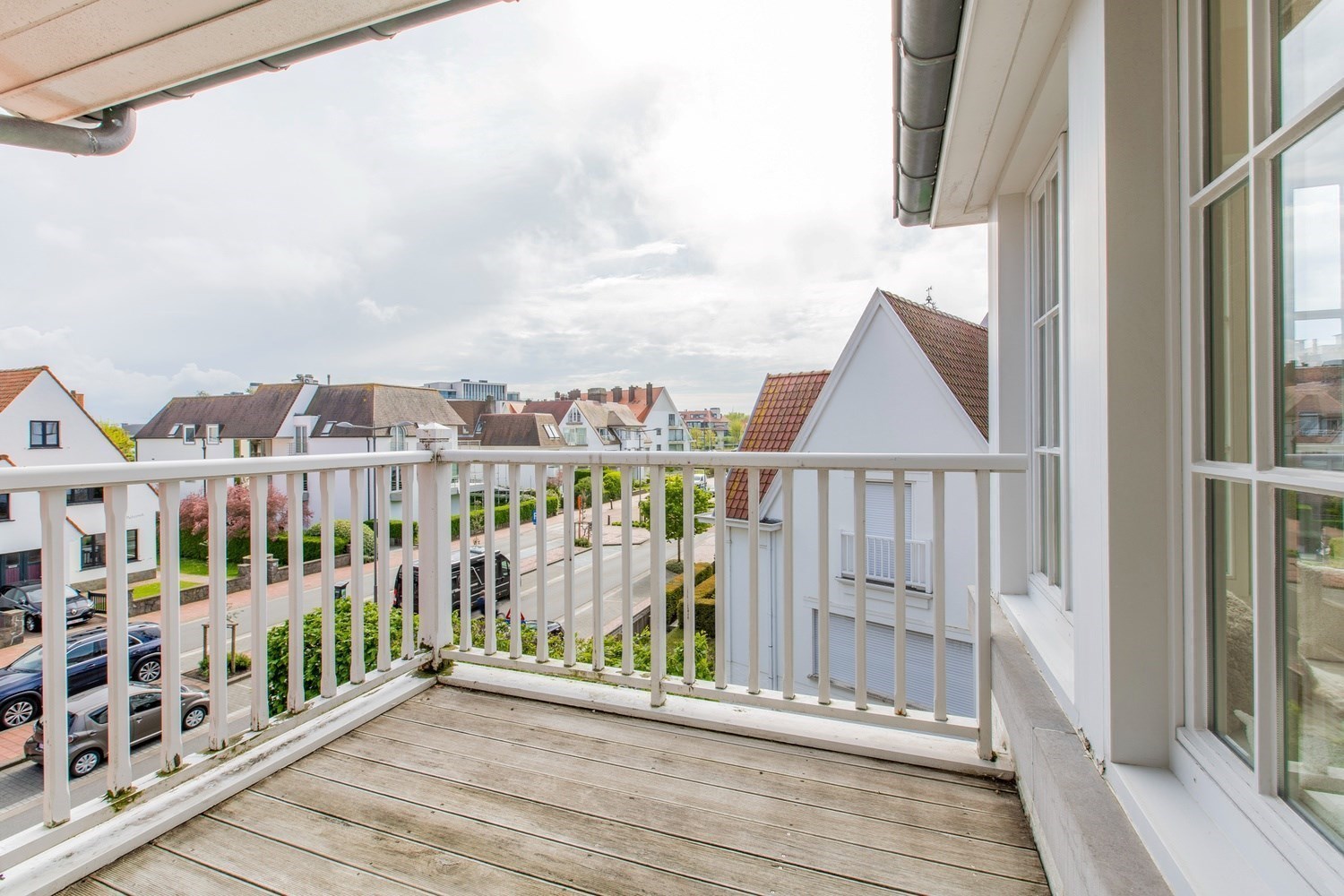 Penthouse lumineux avec agr&#233;ables terrasses ensoleill&#233;es, &#224; seulement 50m &#224; pied de la digue d&#39;Albertstrand. 