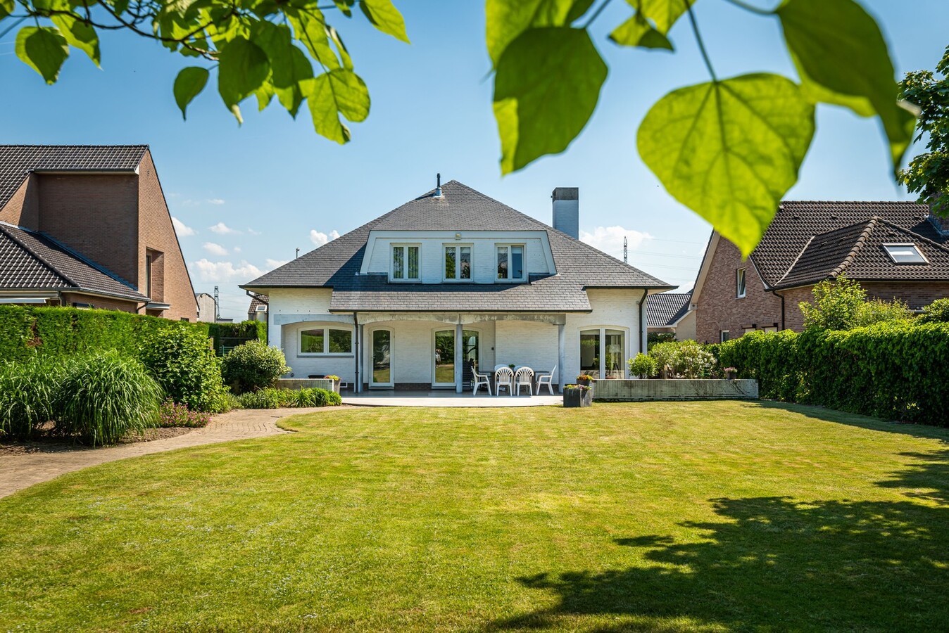 Stijlvol gerenoveerde woning in residenti&#235;le wijk op 1254 m&#178; 