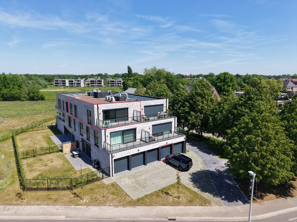 Stijlvol nieuwbouwappartement met zonneterras en garage in het hart van Sint-Antonius 